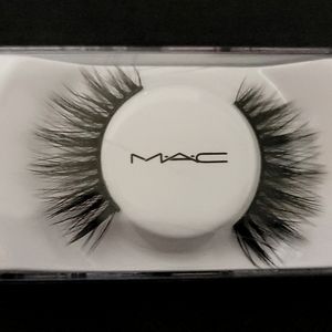 MAC Eyelashes B20 brand new